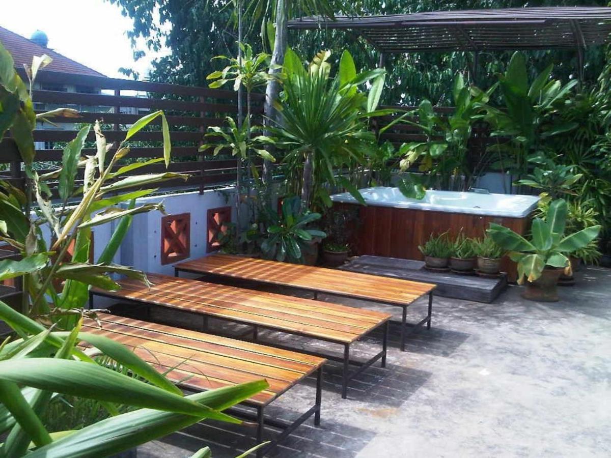 Junior House Hostel Chiang Mai Exterior photo